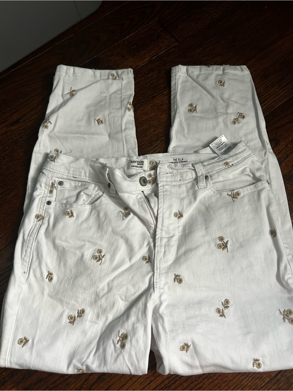 Kensie White Straight Leg Jeans with Beige Floral Embroidery